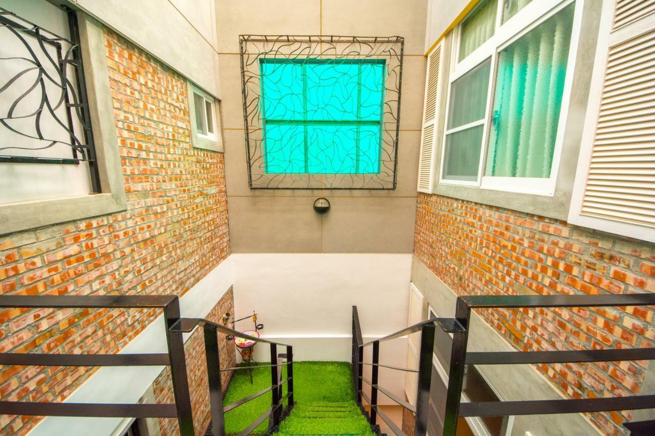 Dearhouse Lägenhet Tainan Exteriör bild